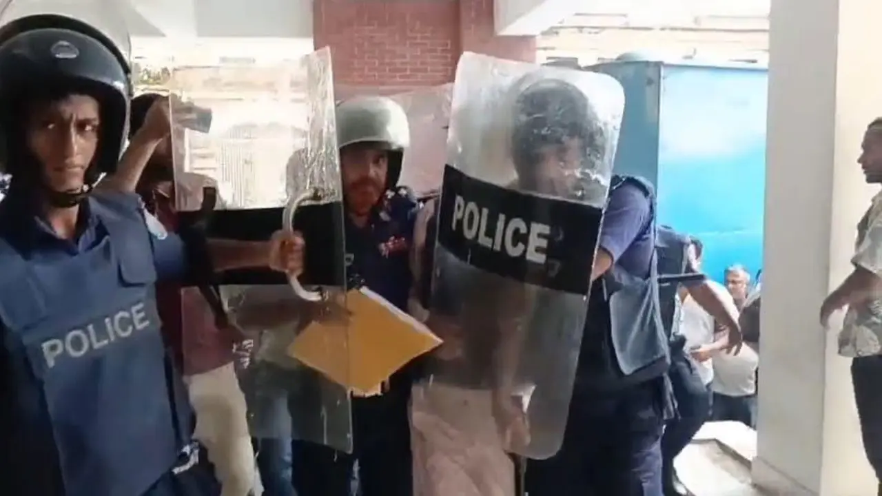 মানিকগঞ্জে বিস্ফোরক ও হত্যাচেষ্টা মামলার আসামি গ্রেপ্তার: আদালতে রিমান্ড আবেদন