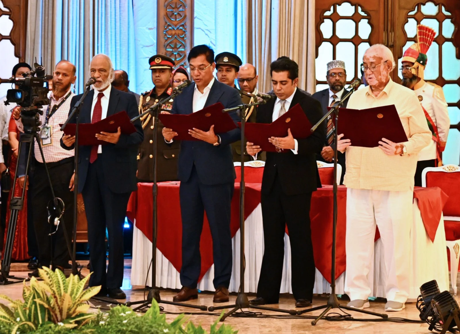 রাষ্ট্রপতির সঙ্গে নবনিযুক্ত মন্ত্রীদের শপথ গ্রহণ অনুষ্ঠিত