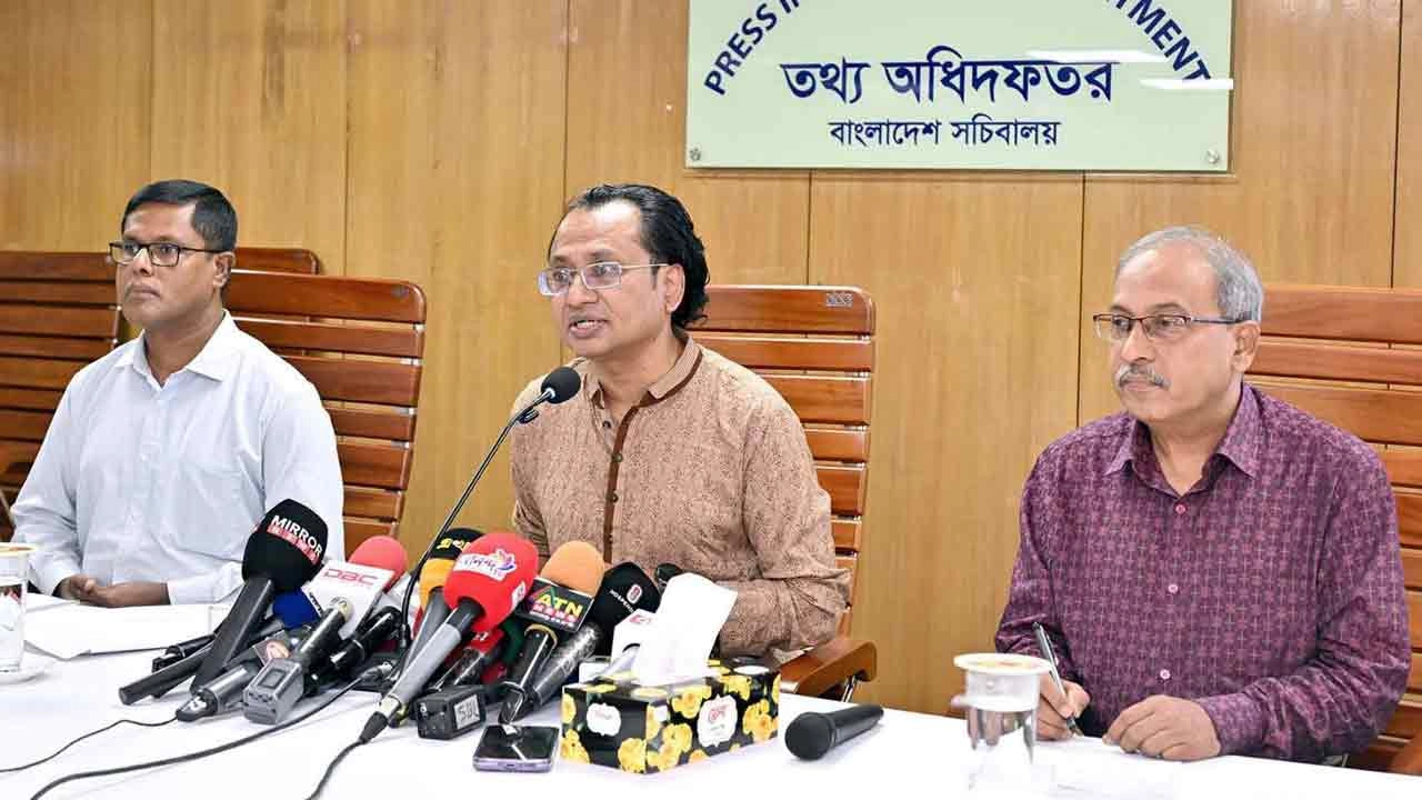 সরকারের মূল্যায়ন ও পারফরম্যান্সের ভিত্তিতে মন্ত্রিসভায় পরিবর্তন আসার সুযোগ রয়েছে: তথ্য উপদেষ্টা