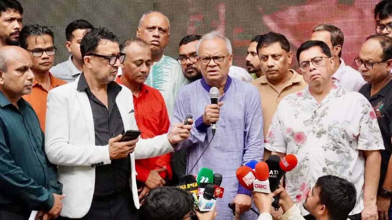পলাতক শেখ হাসিনার ক্ষেত্রে ভারতের দ্বিমুখী আচরণের অভিযোগ রিজভীর