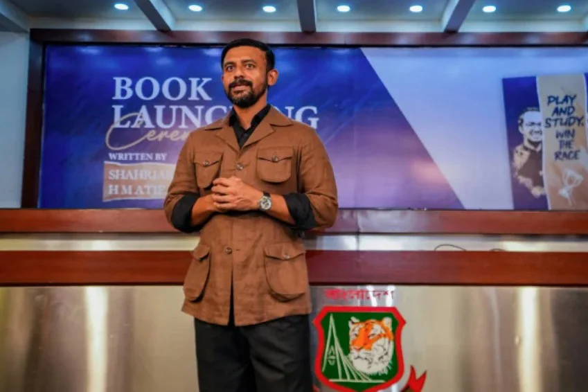 খেলাধুলার পাশাপাশি পড়াশোনার গুরুত্ব তুলে ধরে শাহরিয়ার নাফীসের নতুন বই প্রকাশিত