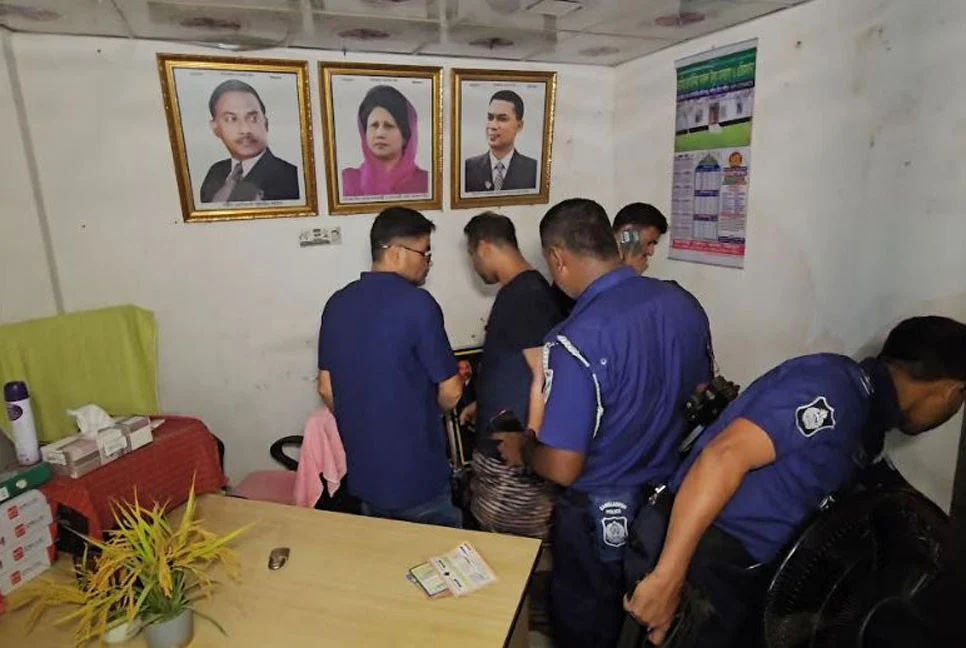 গাজীপুরের শ্রীপুরে কৃষকদল নেতার ব্যক্তিগত অফিসে গুলিবর্ষণের ঘটনা, আতঙ্কিত হয়ে অসুস্থ হওয়া নিয়ে পুলিশ প্রশাসনের তদন্ত শুরু