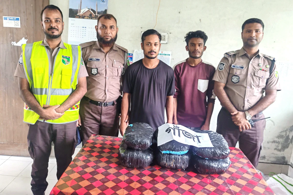 সোনারগাঁয়ে ৯ কেজি গাঁজাসহ বাসচালক ও হেলপার গ্রেপ্তার