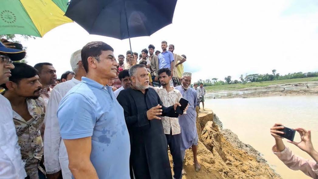খোয়াই নদীর ভাঙনকবলিত এলাকা পরিদর্শনে পানিসম্পদ প্রতিমন্ত্রী, স্থায়ী সমাধানের নির্দেশ