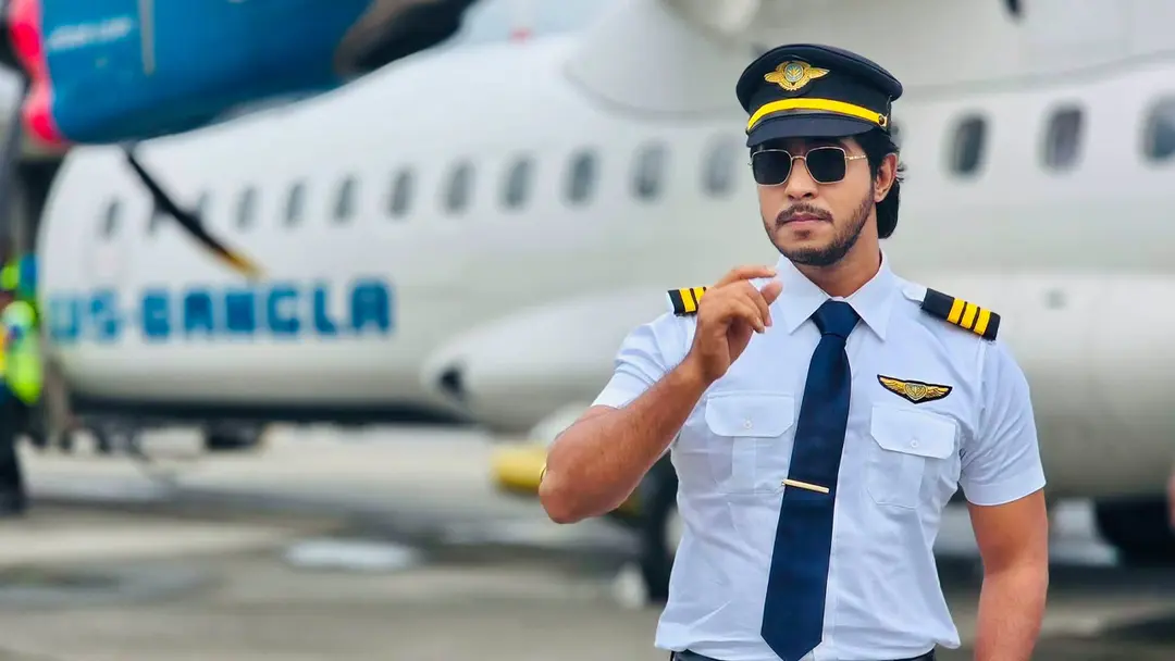 পাইলটের পোশাকে বিমানবন্দরে অভিনেতা তৌসিফ মাহবুব, ভক্তদের মাঝে কৌতূহল