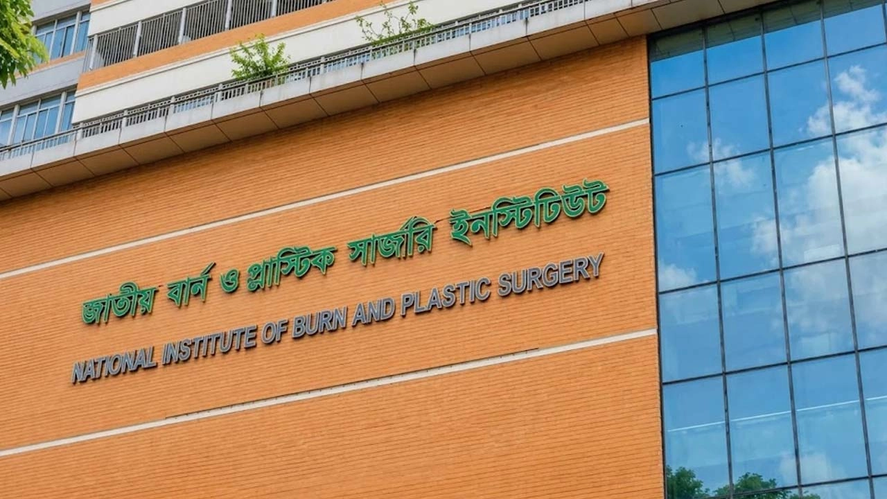 নারায়ণগঞ্জে গ্যাস লাইন লিকেজ থেকে বিস্ফোরণ: একই পরিবারের তিনজন দগ্ধ, অবস্থা আশঙ্কাজনক