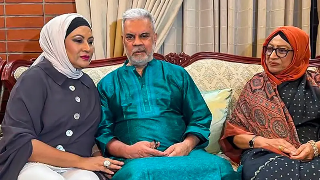 রাজধানীতে দীর্ঘ চিকিৎসা শেষে সাময়িক বিরতিতে দেশে ফিরেছেন চিত্রনায়ক ইলিয়াস কাঞ্চন