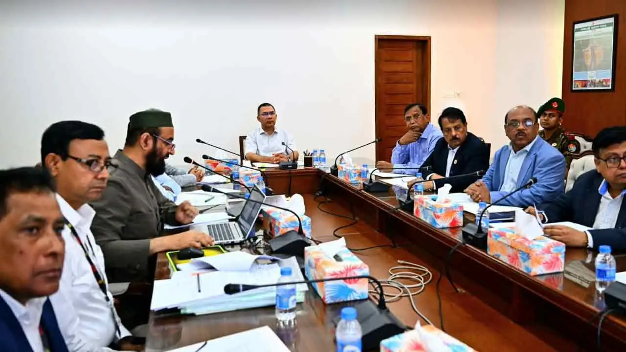 ঢাকার চারপাশের নৌপথ সচল ও নদীদূষণ রোধে প্রধানমন্ত্রীর প্রশাসনিক নির্দেশ