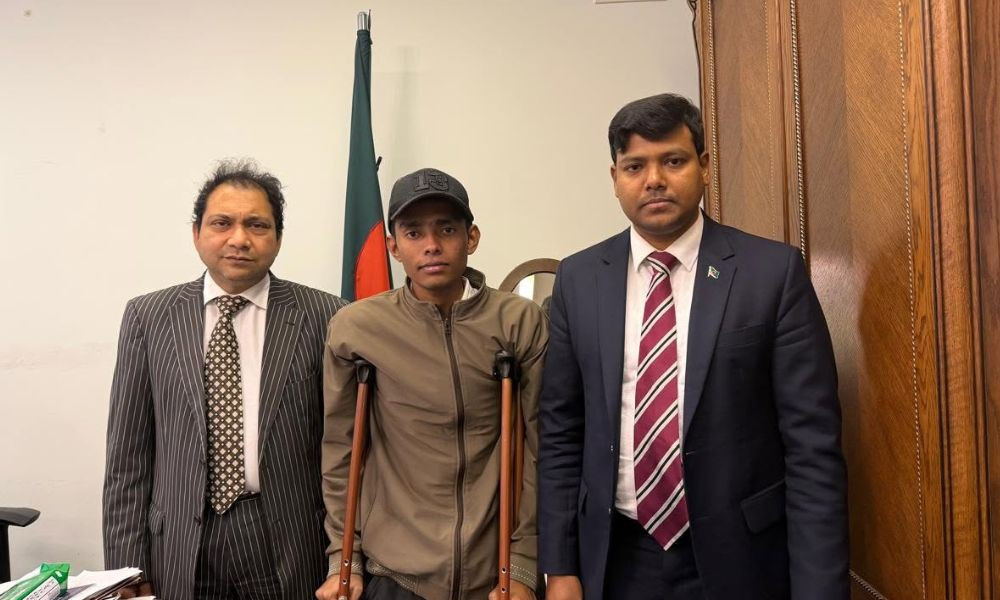 চাকরির প্রলোভনে রাশিয়া-ইউক্রেন যুদ্ধে জড়ানো বাংলাদেশি কর্মী রাজন হোসেন দেশে ফিরেছেন
