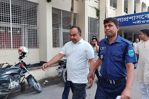 শরীয়তপুরে তিনজনের প্রাণহানির মামলার আসামি ইউপি চেয়ারম্যান গ্রেপ্তার