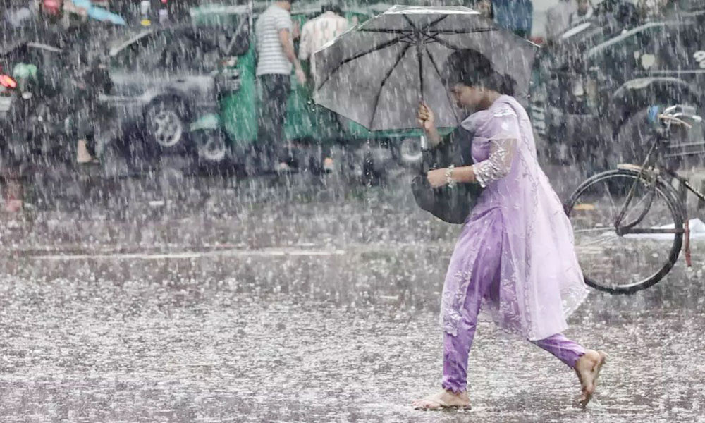 দেশজুড়ে মাঝারি থেকে ভারী বৃষ্টির পূর্বাভাস, অব্যাহত থাকতে পারে প্রবণতা