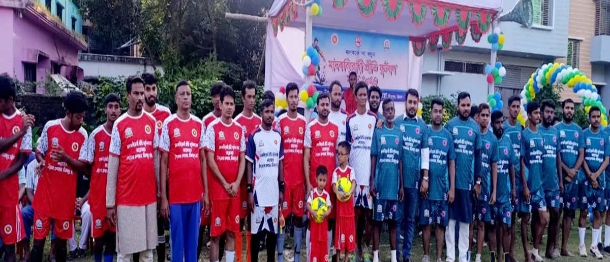 মাদকের বিরুদ্ধে সীতাকুণ্ডে ফুটবল আন্দোলন