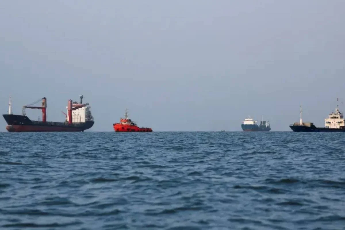 হরমুজ প্রণালি বন্ধের দাবি ইরানের, পাল্টাপাল্টি তথ্যে চরম অনিশ্চয়তা আন্তর্জাতিক বাণিজ্য ও জ্বালানি সরবরাহে