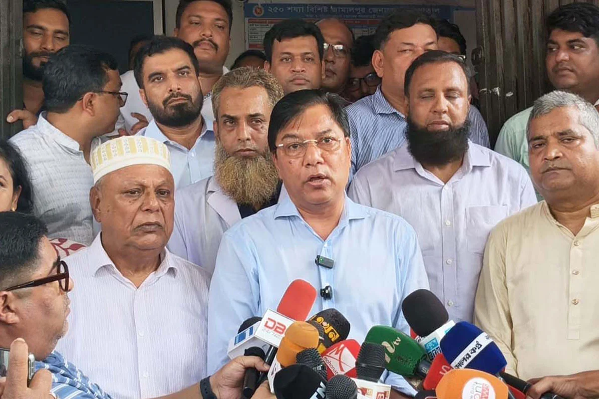 জামালপুর জেনারেল হাসপাতালের অব্যবস্থাপনায় ক্ষোভ প্রকাশ বিমান মন্ত্রীর