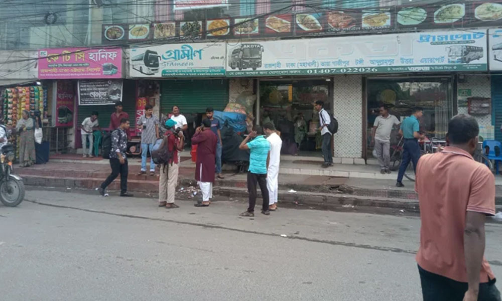 রাজশাহী থেকে ঢাকাসহ দূরপাল্লার বাস চলাচল বন্ধ: চরম ভোগান্তিতে যাত্রীরা