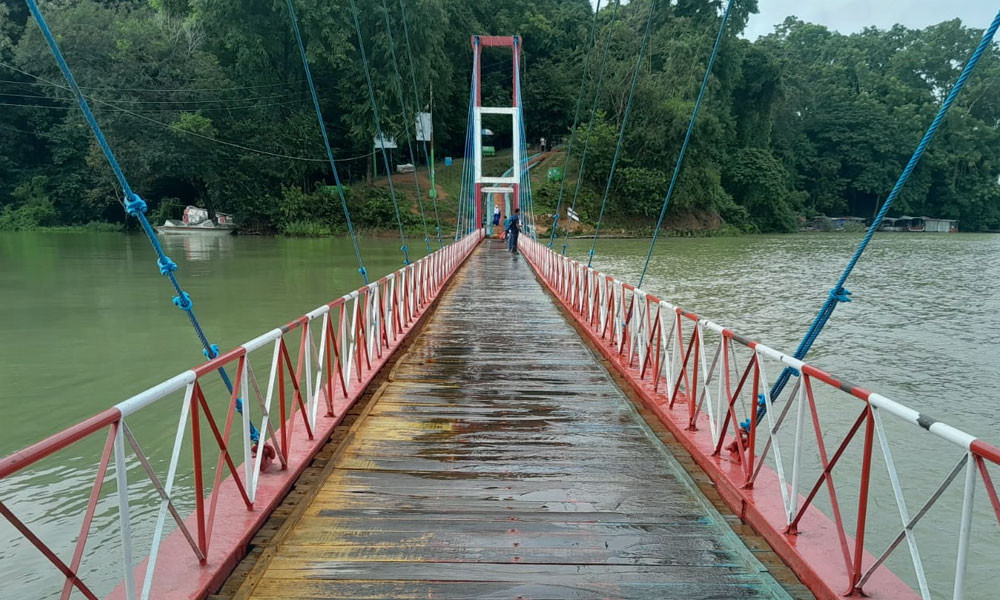 রাঙামাটির ঝুলন্ত সেতুতে সাত দিন পর পর্যটকদের জন্য উন্মুক্ত, নামল স্বস্তির নিশ্বাস