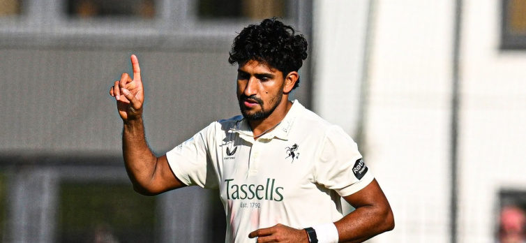 খালেদকে ‘পেশাদারিত্বের মানে বুঝাচ্ছে’ কাউন্টি ক্রিকেট