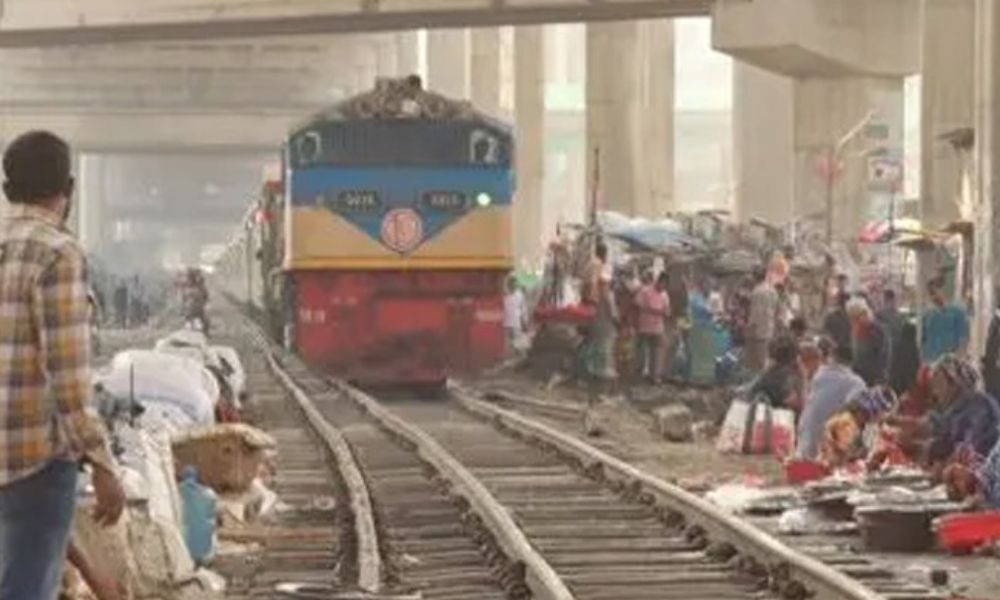 কারওয়ান বাজারে ট্রেনের ধাক্কায় অজ্ঞাতপরিচয় বৃদ্ধ নিহত
