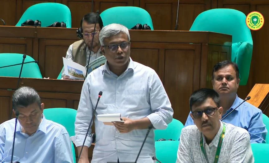 আগামী ১৫ দিনের মধ্যে দেশের বিদ্যুৎ পরিস্থিতির উন্নতির প্রত্যাশা সরকারের