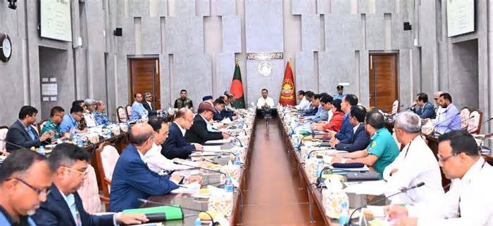 পলিথিনের অনিয়ন্ত্রিত ব্যবহার বন্ধে কঠোর হওয়ার নির্দেশ প্রধানমন্ত্রীর