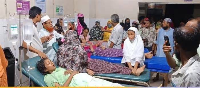 বিদেশ থেকে বাবার আনা আখরোট দিলো সহপাঠীদের, খেয়ে হাসপাতালে ৭ ছাত্রী