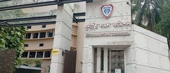 সাবেক স্বাস্থ্যমন্ত্রী রুহুল হক ও তাঁর ছেলের বিরুদ্ধে পৃথক মামলা অনুমোদন