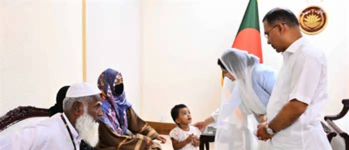 গোলা বিস্ফোরণে শহীদ সেনাসদস্যদের পরিবারকে প্রধানমন্ত্রীর আর্থিক সহায়তা