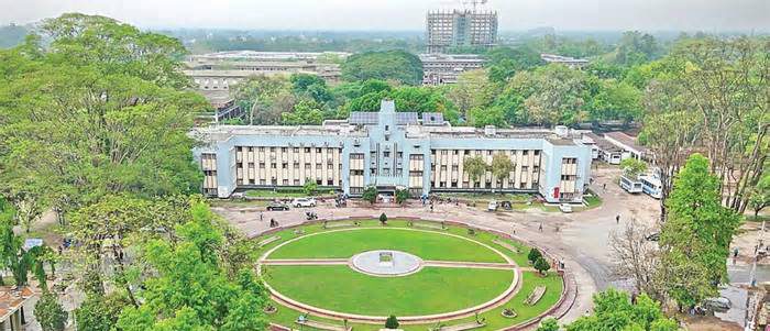 শিক্ষক-শিক্ষার্থী অনুপাতে আন্তর্জাতিক মানদণ্ডে পিছিয়ে রাবি