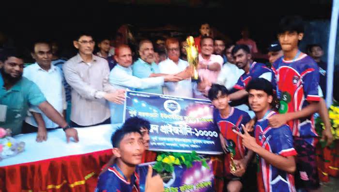 সরফভাটায় ফুটবল টুর্নামেন্টে পূর্ব সরফভাটা একাদশ চ্যাম্পিয়ন