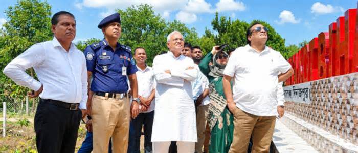 সীতাকোট বৌদ্ধ বিহার পরিদর্শনে দুই মন্ত্রী-প্রতিমন্ত্রী