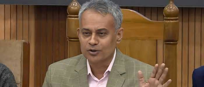 সেবার মান না বাড়ালে বাস কোম্পানির রুট বাতিল: সড়কমন্ত্রী