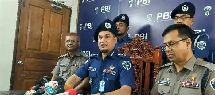 কম্বোডিয়ান গ্যাংয়ের ‘টিকিট ফাঁদ’, সাবেক কর্মকর্তার ৩৪ লাখ টাকা গায়েব