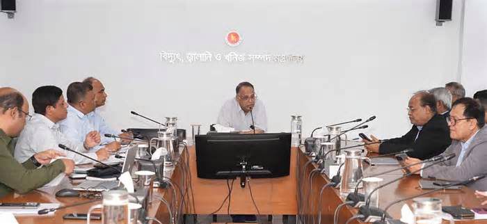 এলপিজি সংকট নেই দাবি অপারেটরদের, সরবরাহে ঘাটতি না রাখতে মন্ত্রীর সতর্কতা